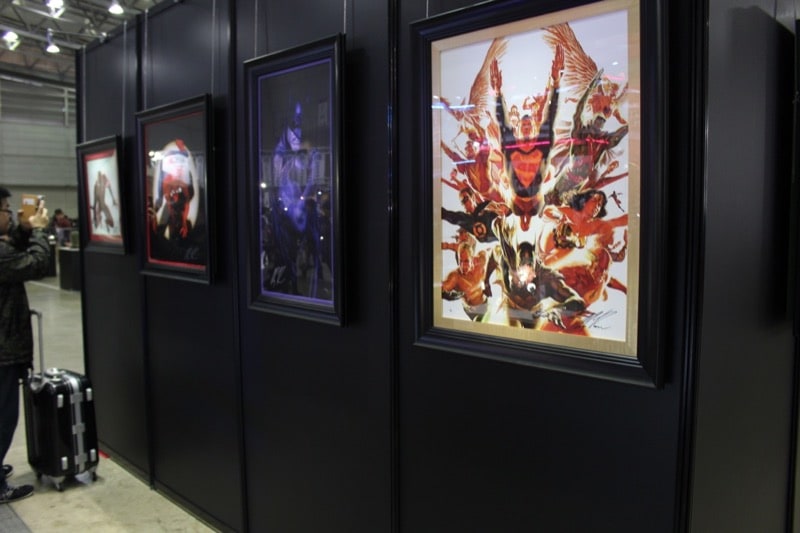 日本でも翻訳されたDCコミックスにおける黙示録的作品「キングダム・カム」のアートを担当した超写実神絵師アレックス・ロスの原画も展示