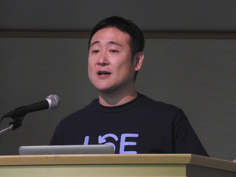 オープニングの挨拶を行った一般社団法人教育イノベーション協議会 代表理事の佐藤昌宏氏。本イベントは初開催であり、世界各国から教育に関する先進的な取り組みを行っている講演者が集まったことに感謝すると述べた