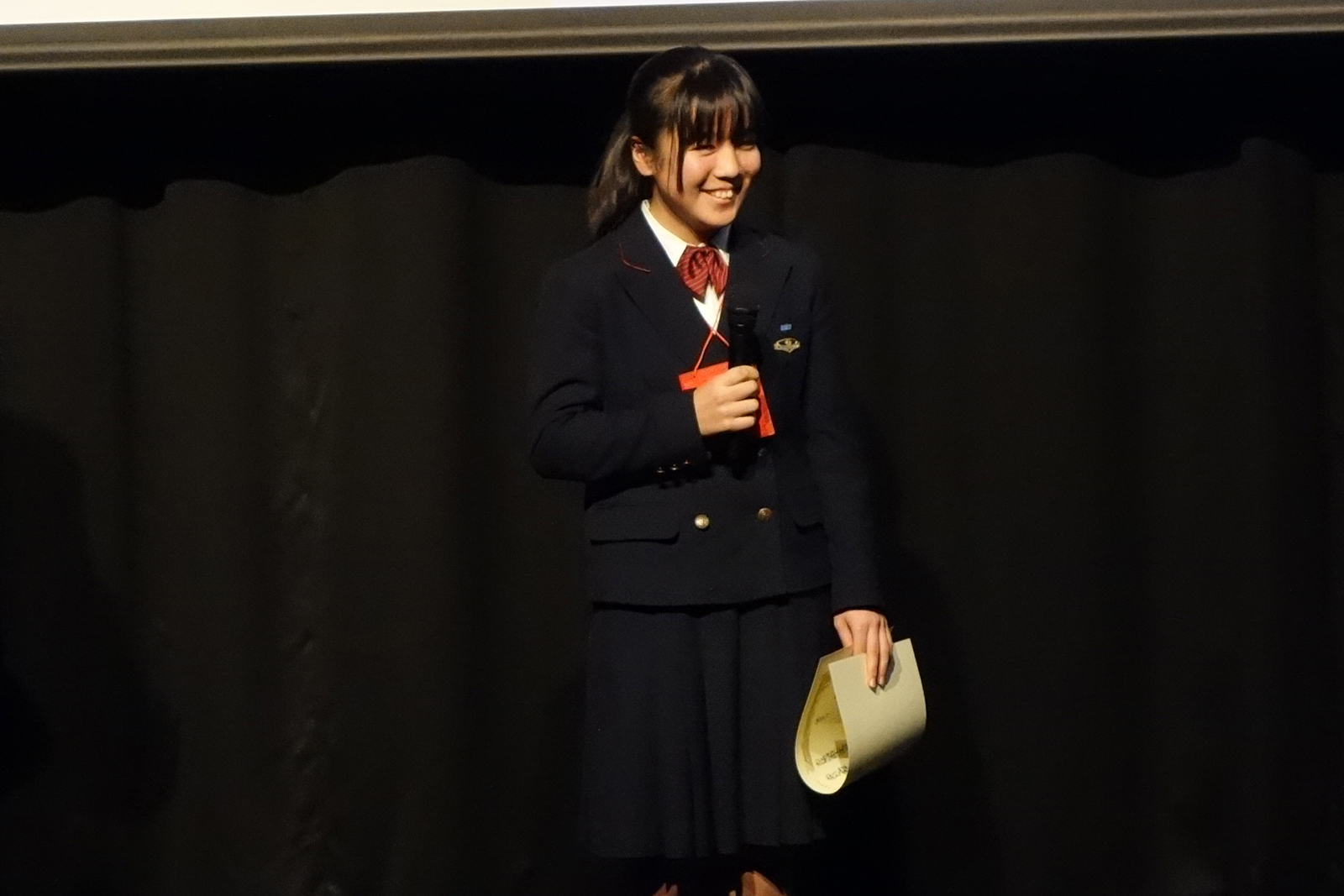 準グランプリに選ばれた菅野楓さん。「嬉しいです。これからも頑張ってnarraticaをもっと発展させたものにしたいです。将来は世の中の人に役立つようなサービスを作りたい」と語った