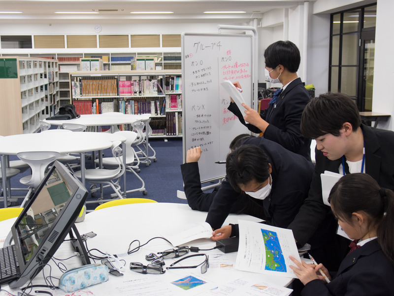 授業の終盤には、学んだ内容をまとめて、グループごとに発表