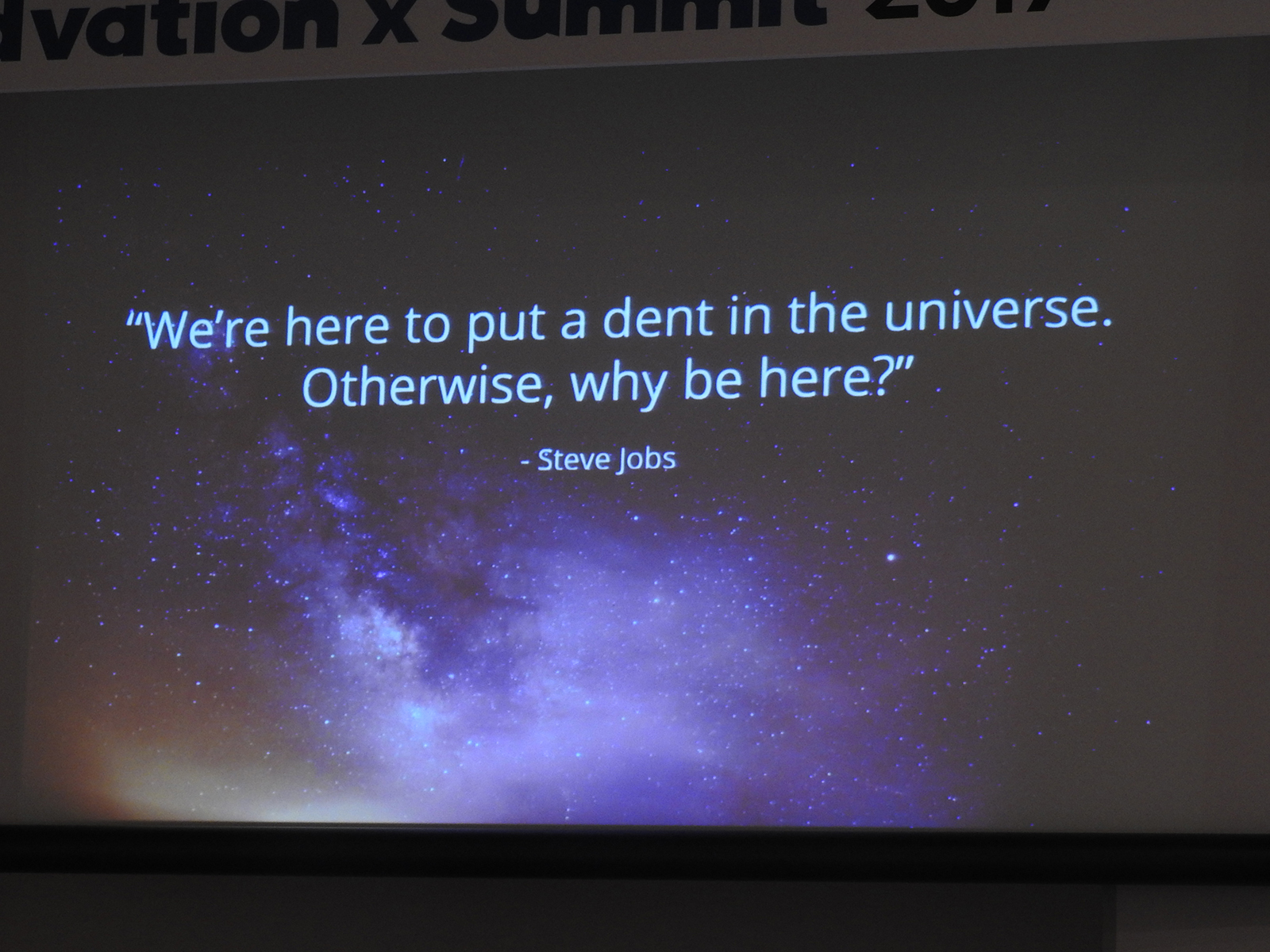 スティーブ・ジョブズの名言「私たちがいるのは、世界に大きな変化を起こすためだ。そうでなければ、意味がない」