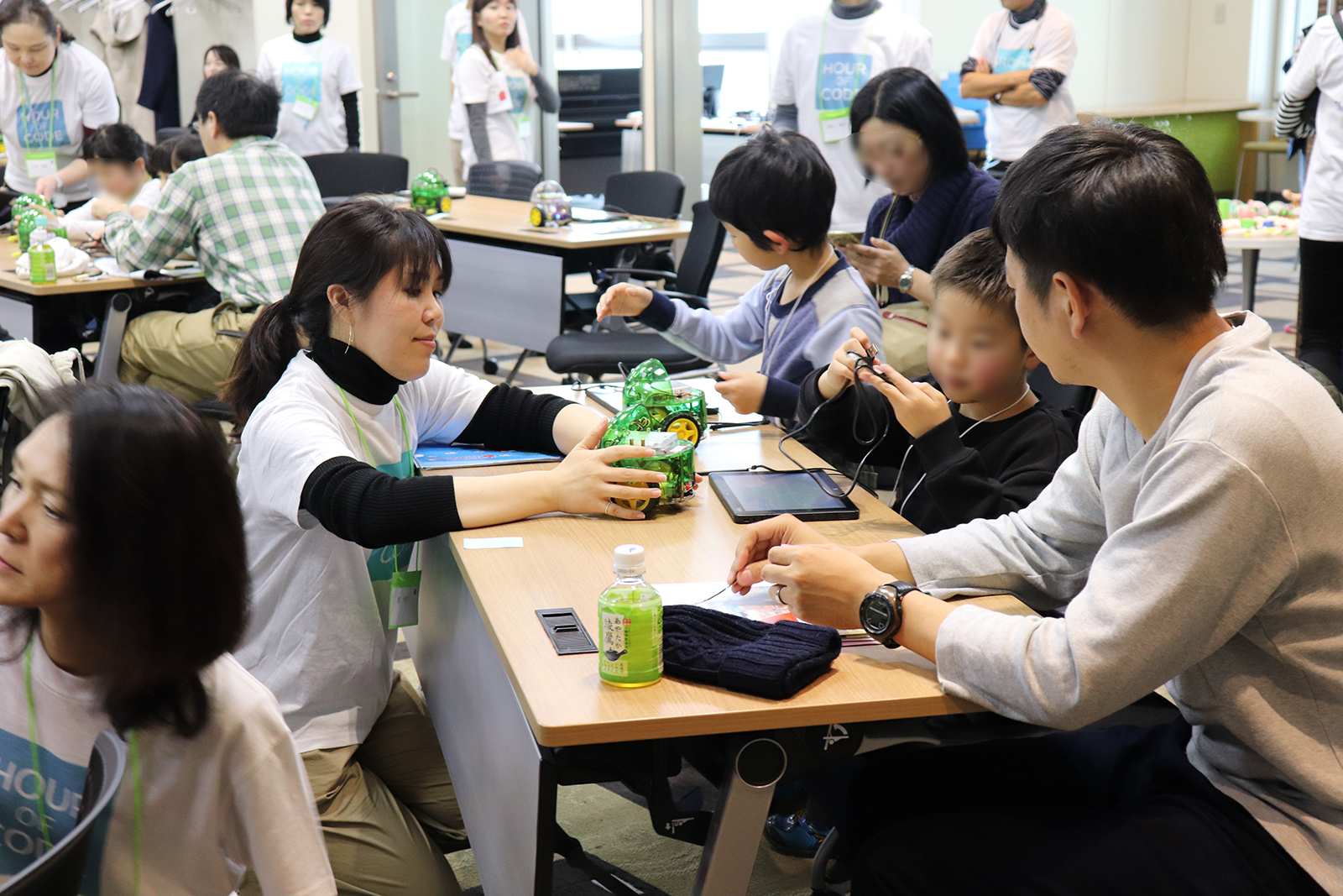 タブレットで作ったプログラムをロボットに送る。思い通りに動くかな？