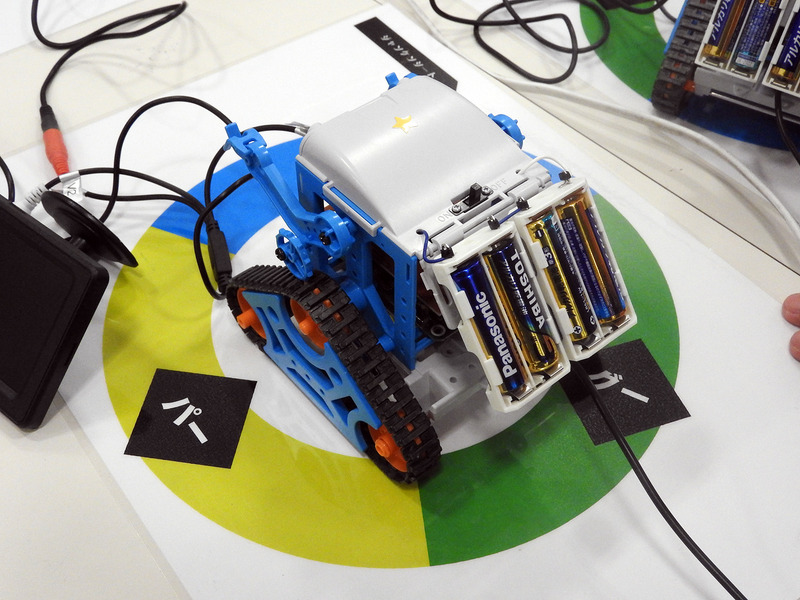 IchigoJmaが搭載されたタミヤの「カムプログラムロボット」。BASICによるプログラミングで操ることができる