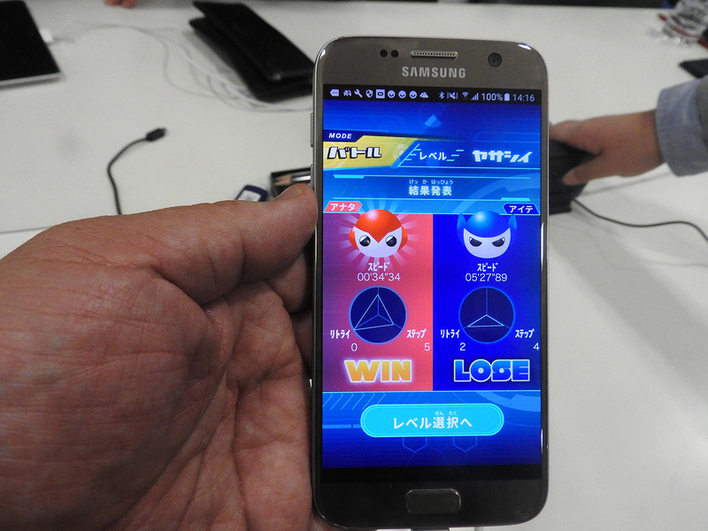 バトルモードでは、コンピューター相手に対戦を行うことができ、スピードとリトライ、ステップの3項目で評価が行われる