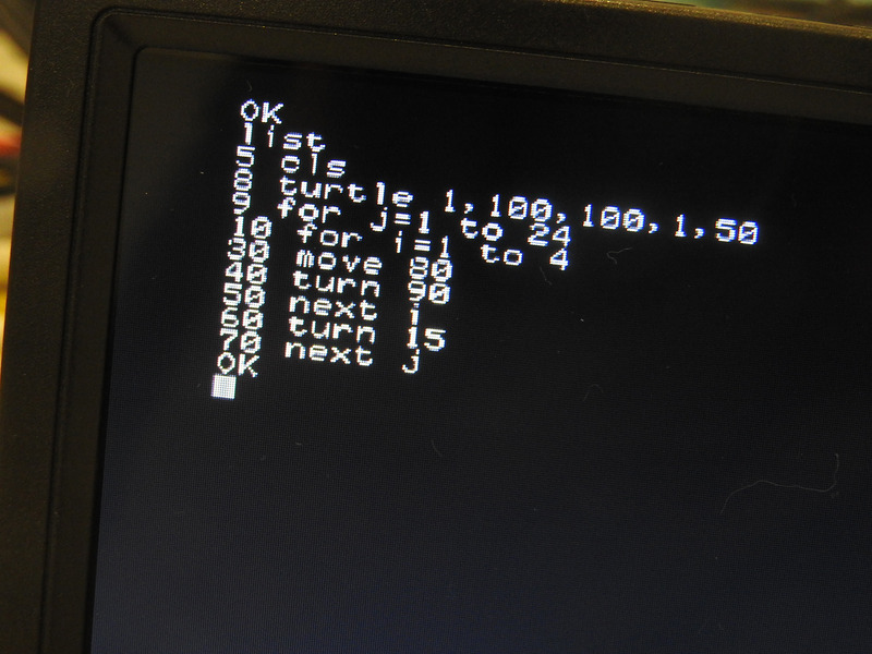 ORANGE picoで筆者が作成したプログラム。いわゆるタートルグラフィックスを利用できる