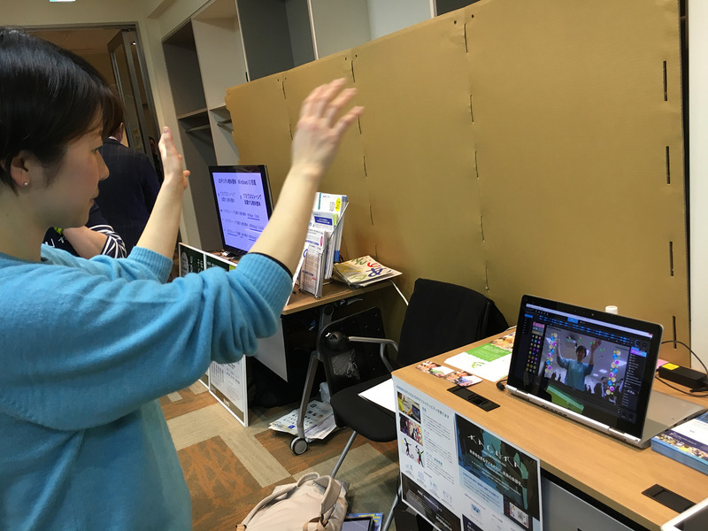 AR楽器「KAGURA for education」。あらかじめ設定した音アイコンに触れるだけで音楽を奏でることができる。教職員/教育機関向けのライセンスが用意されている