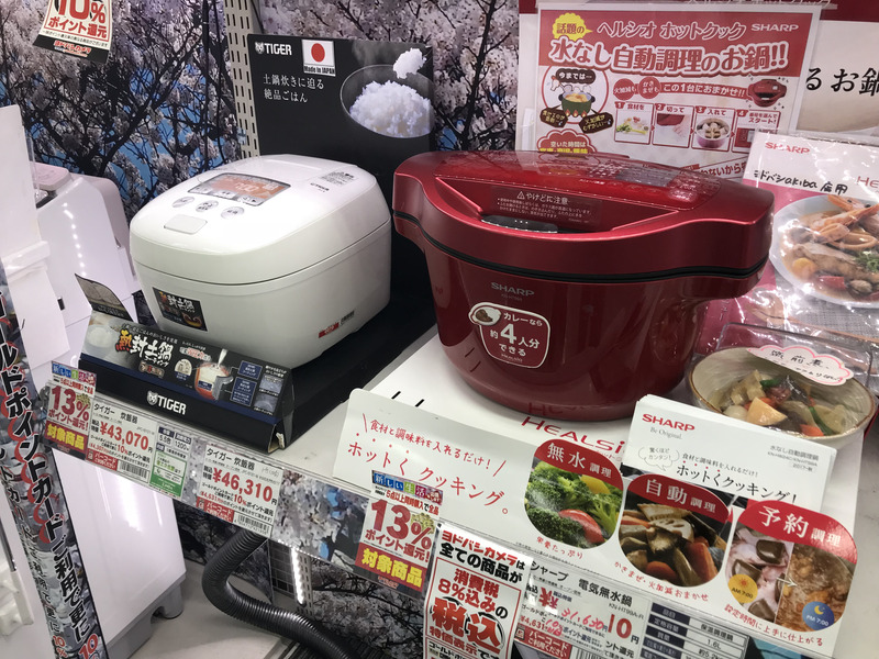 具材を入れるだけで美味しい料理ができる電気無水鍋。忙しくても自炊したい！という人にはぴったり