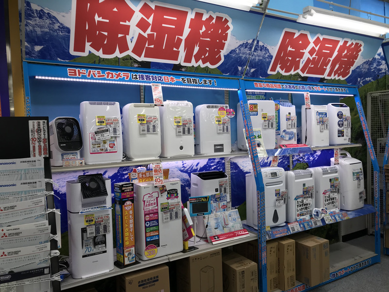 少ない衣服を着回すなら、除湿機で洗濯物の回転率をあげるのが良さそう