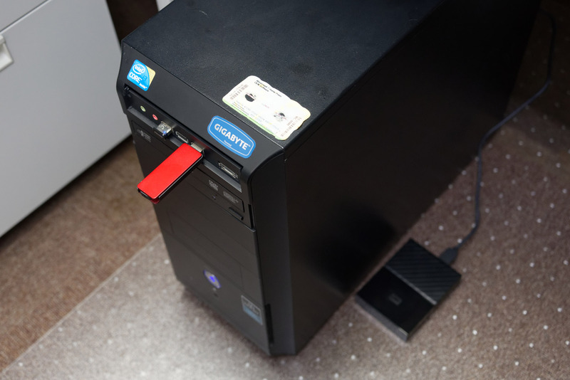 USBメモリは最初に内容が消去されるので、大事なファイルが入っていないことを確認しよう