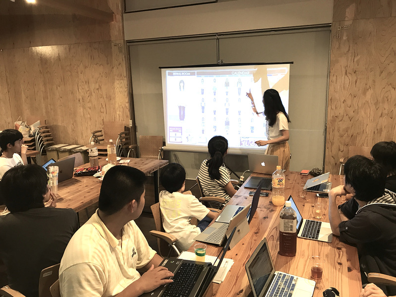昨年に実施された未踏ジュニア合宿の様子。未踏ジュニアの参加費は無料。合宿などイベント参加のための交通費・宿泊費も支給される。2018年は、6月から10月の5ヶ月間でひとつのプロダクトを完成させる