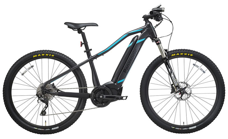 <a href="http://cycle.panasonic.jp/special/xm1/" class="n" target="_blank">パナソニックの「XM1」</a>。電動アシストコンポーネントとして独自の新開発スポーツドライブユニットを搭載。オンロードもオフロードも快適に走れる性能を目指したMTBタイプのe-bikeです。メーカー税別価格は33万円で発売中。走行距離の目安は、ECOモードで約78km 、AUTOモードで約54km、HIGHモードで約42km。完成車重量は21.8kg