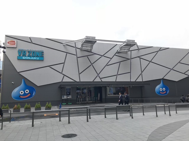 VR ZONE SHINJUKUはドラゴンクエストVR開始を前に外観もドラクエムードに