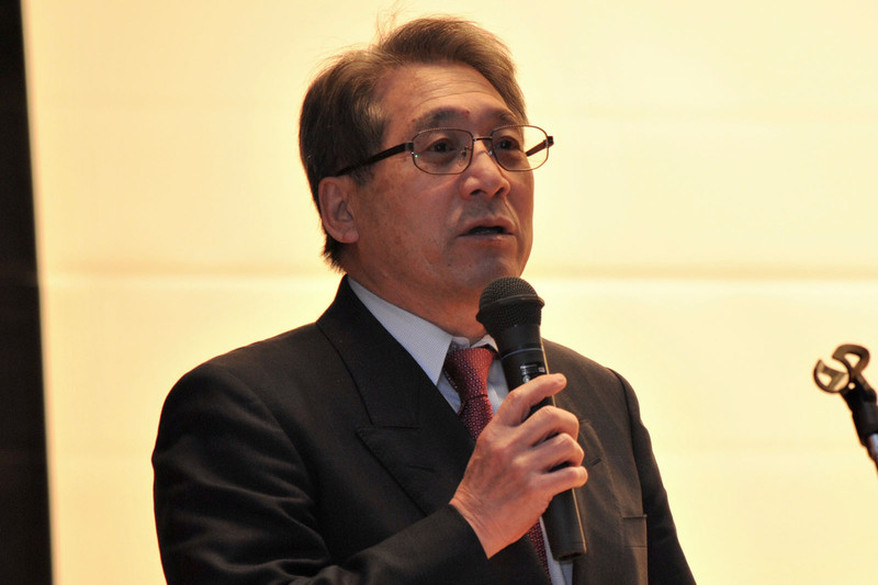 冒頭で挨拶する明星中学校／高等学校の畠山武校長