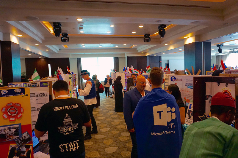 全教育者がこれまでの実践を披露する「Learning Market Place」では、教育者同士が会場を自由に歩き、カジュアルな情報共有、交流ができる