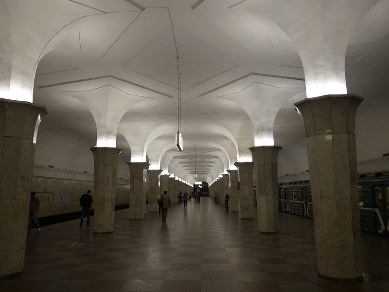 私がもっとも気に入っているのは、1号線のクロポトキンスカヤ駅。この間接照明の巧みさと美しさ