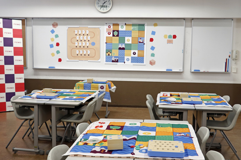 木製ロボットの「キュベット」を使ったワークショップ会場