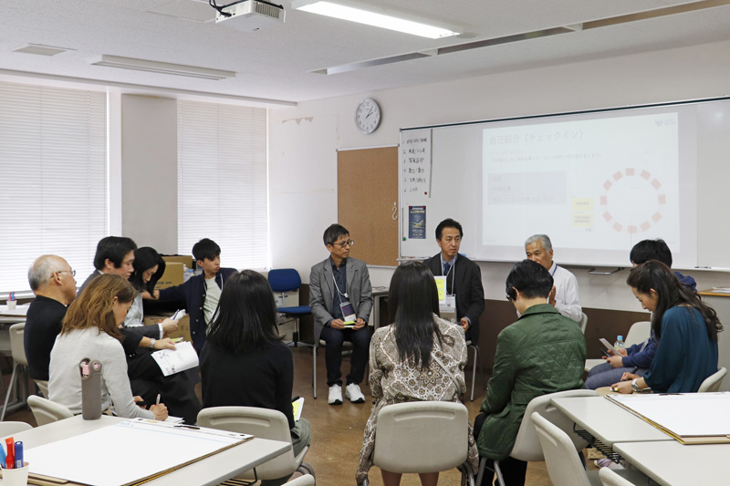 LFLフューチャーセッションは車座で実施