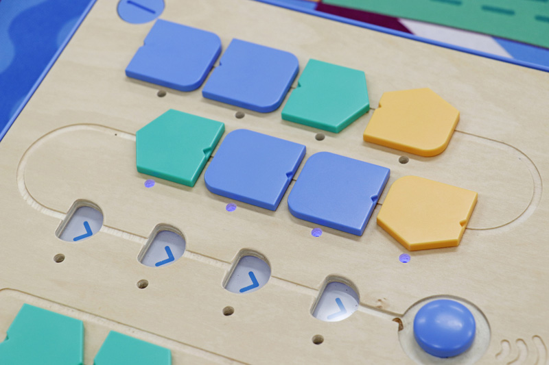 各ブロックをコントロールパネルにはめる順番通りにキュベットが動く