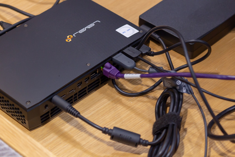 HDMI端子×2、DisplayPort端子×2、さらにDisplayPort出力に対応したtype-C端子と、出力が充実のNUC