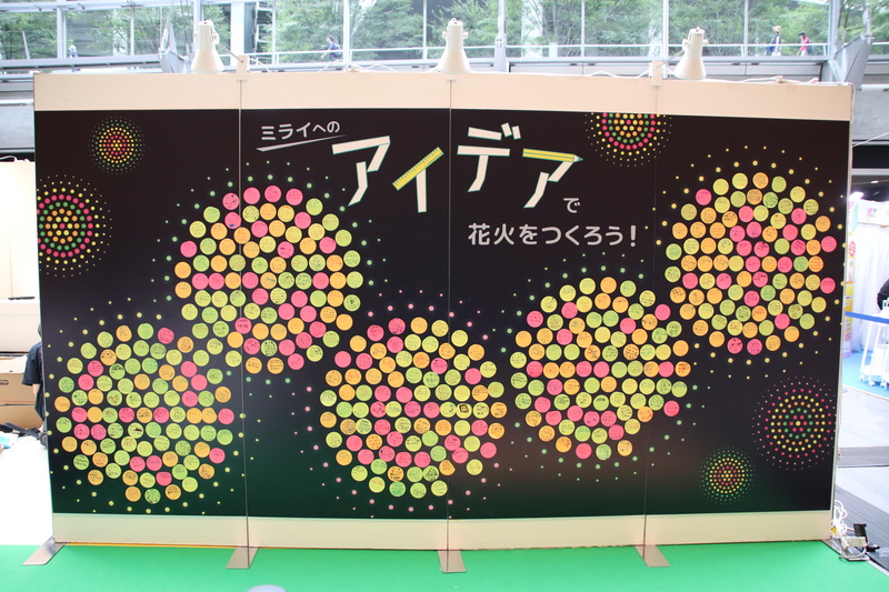 最終日、子ども達のアイデアが集まって完成した花火（写真提供：COMPASS）