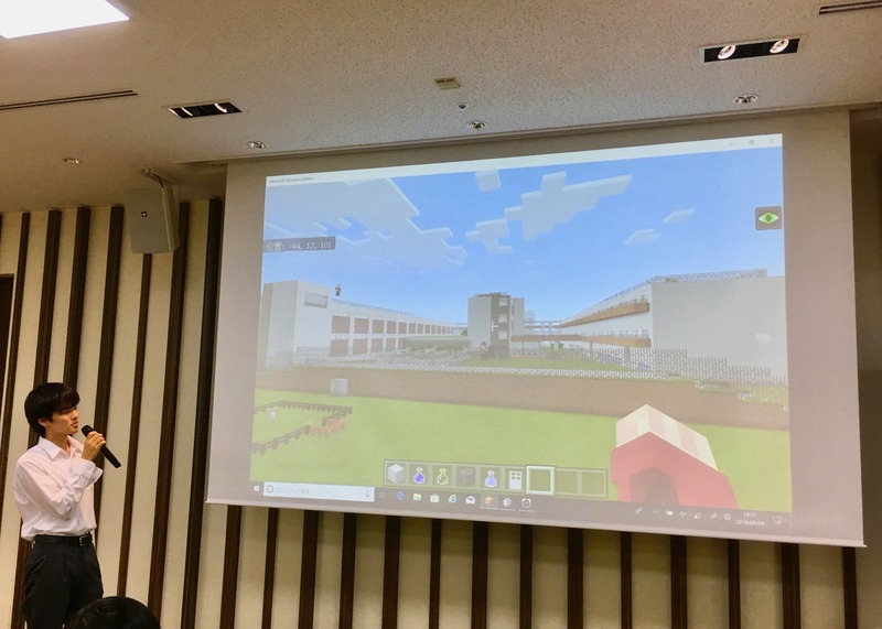 東京都立三鷹中等教育学校の能代茂雄教諭は、中学校の部活動でマインクラフトEEを活用した。プログラミングで校舎を作り、ワークショップでは生徒の進行でケイドロを行った