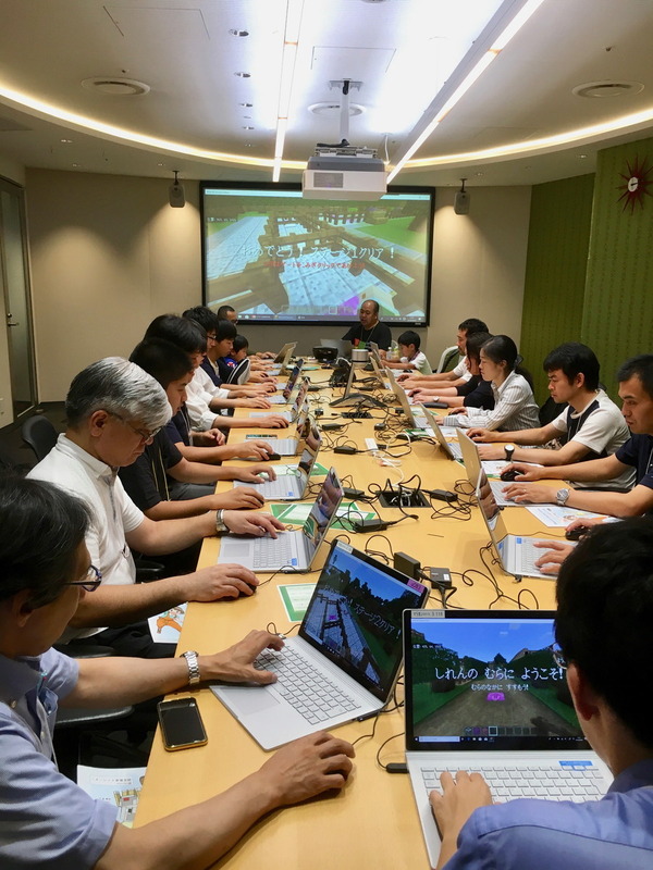 マラカンには全国から200名もの教育者が参加。しかも、マインクラフトに触るのが初めてという教育者が多く参加したという