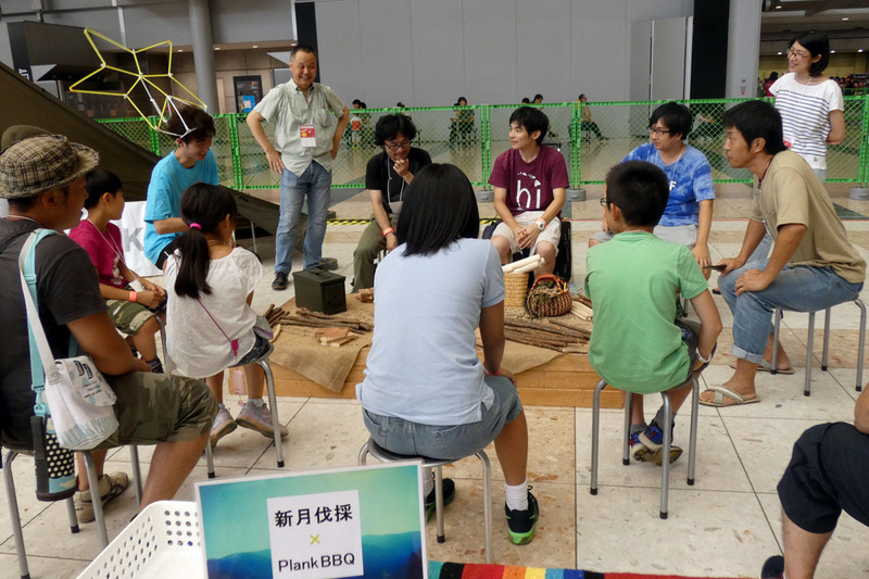 ナイフワークショップには、子どもから大人まで幅広い年齢層の方が参加していた