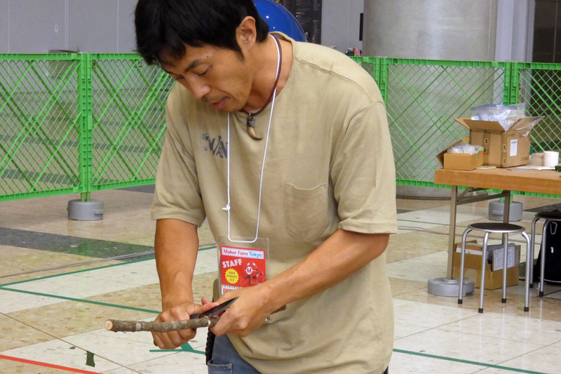 川口拓氏によるナイフの使い方の実演