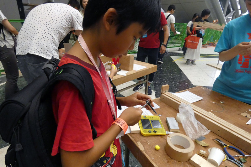 車体を組み立てているところ