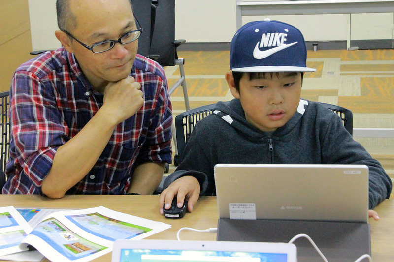 大人も子どもも一緒になって課題をクリアするために没頭