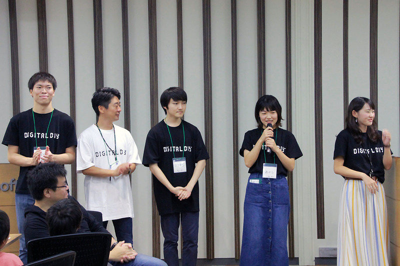 インターン生を中心とした、若いDigital DIYのスタッフ