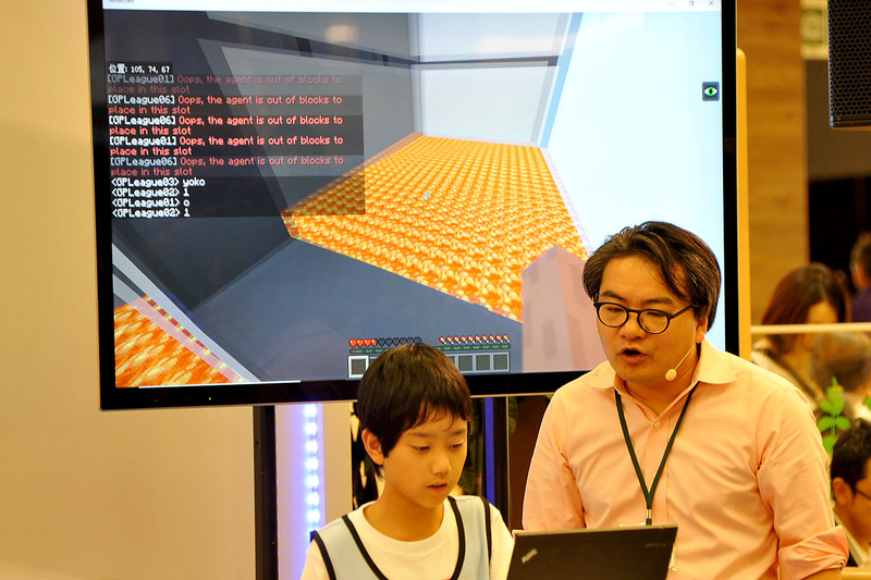 目まぐるしく代わるプレイヤーの画面に、観衆からはため息がもれる