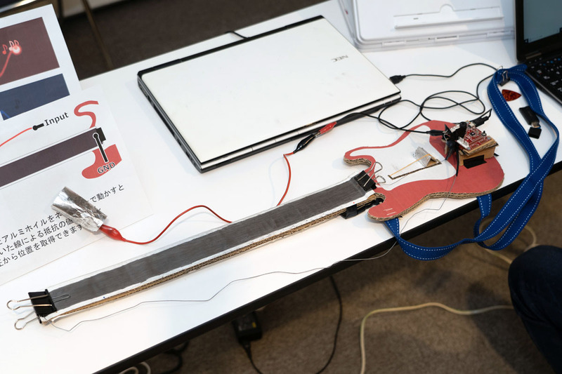 誰でもギターを弾いている気分になれる「Magical Guitar」