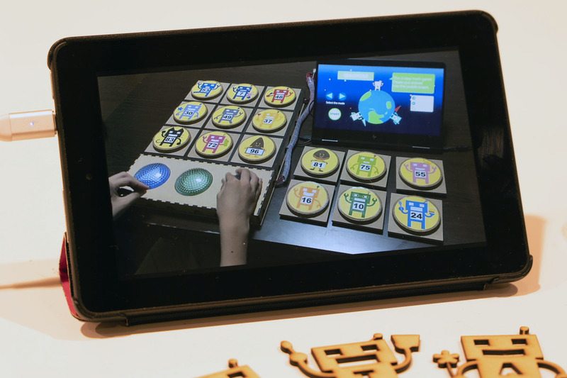 展示ではプレイ画面の動画を流していた