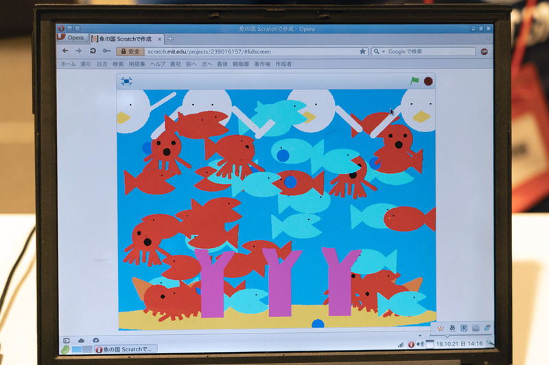 海中の環境を表現したグラフィック作品「魚の国」