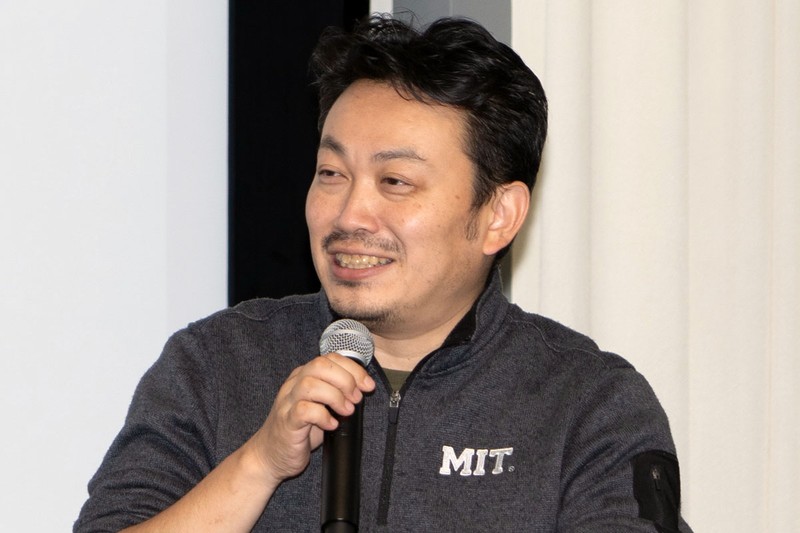 株式会社UEIエデュケーションズ 代表取締役会長 清水亮氏「今、ホワイトボードになんとなくブロック図とか完成予想図を書くとプログラムが出てくる、というプログラミング環境を作っています」