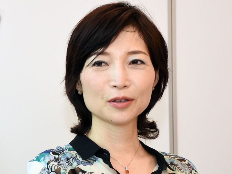 行正り香（ゆきまさりか）。1966年、福岡県生まれ。カリフォルニア大学バークレー校卒後、電通でCMプロデューサーとして活躍し、在職中から料理本を出版。NHKワールドにて英語料理のホスト、アクティブラーニング教材「カラオケ！ English」、キッズ無料サイト「なるほど！ エージェント」などを手がける株式会社REKIDS代表。主な著書に『19時から作るごはん』（講談社）、『行正り香のインテリア』（講談社）、『ビリからはじめる英語術』（新泉社）など。新橋ではステーキハウスFood/Daysを運営する。