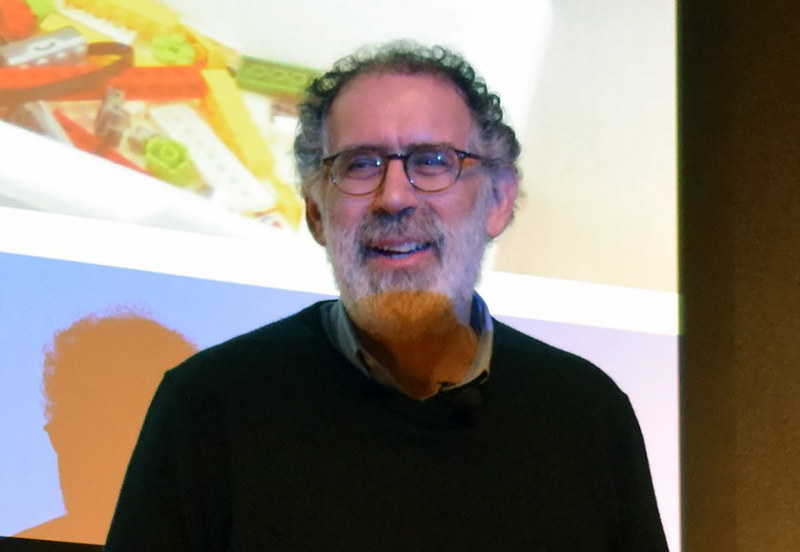 MITメディアラボ教授のミッチェル・レズニック氏