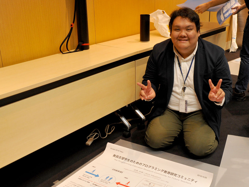 セッションの準備にいそしむ宮島氏、多方面で活動する21才の現役大学生でもある