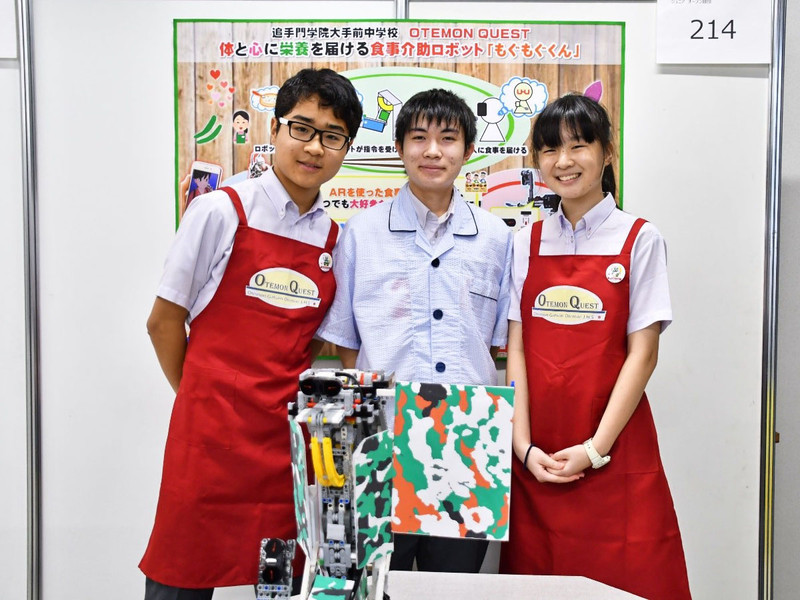 左から櫻井君、南方君、倉冨さん