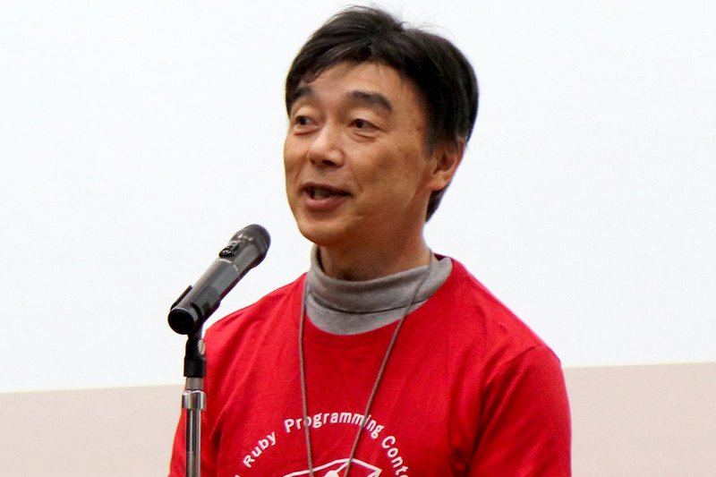 開会に先立ち、実行委員長／株式会社ネットワーク応用通信研究所 代表取締役 井上浩氏、総務省 大臣官房審議官 情報流通行政局担当 赤澤公省氏、経済産業省 商務情報政策局 情報技術利用促進課長 中野剛志氏、文部科学省 初等中等教育局情報教育 外国語教育課情報教育振興室 折笠史典氏より一言ずつ挨拶があった（写真は左から、井上氏、中野氏、折笠氏）