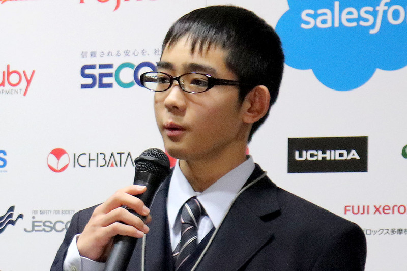 「one rabbit」をプレゼンテーションする林 晃太郎さん