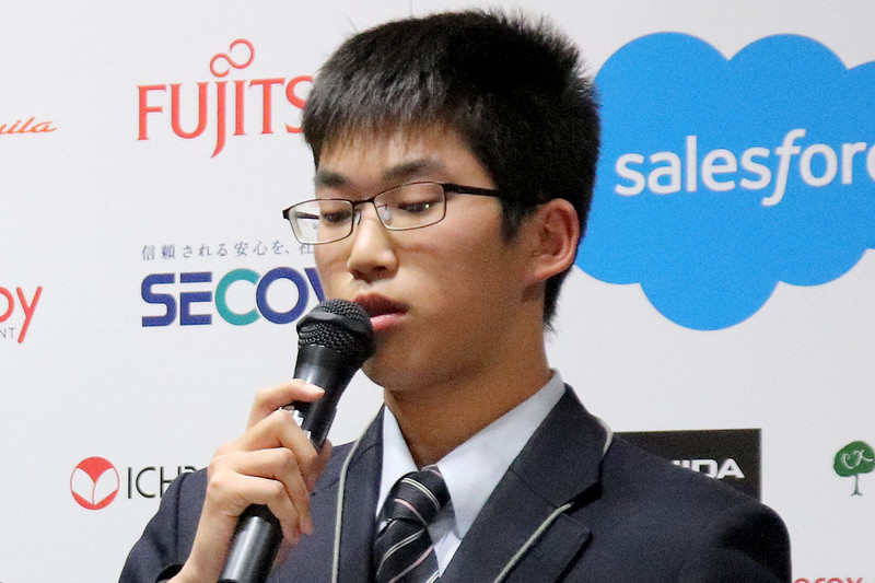 「Panel Vanish」をプレゼンテーションする篠﨑侑雅さん