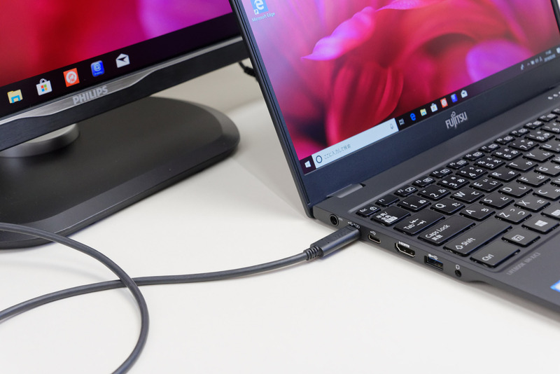 USB Type-C対応モニターにUSBケーブル1本で接続。ノートPC側に給電され、モニターによってはUSBハブや有線LANポートも使える