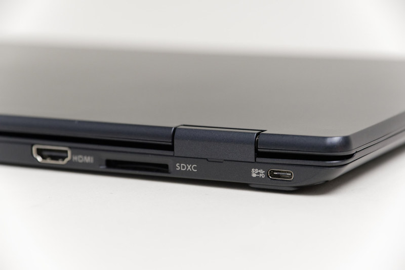 「NEC VersaPro UltraLite タイプVH」のSDXC対応カードスロット