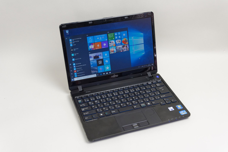 Windows 7時代に発売されたノートPC。Windows 10にアップグレードしてパーツ交換するなど、工夫次第で使い続けることはできるが、追加コストに見合うほどその後長く使えるかというと微妙なところかも