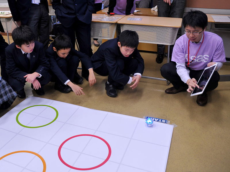 実際のSPRK+の動きに注目する児童達