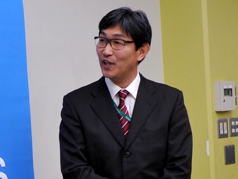 総括のコメントを述べる玉川学園の伊部敏之先生