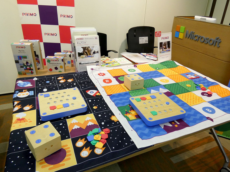 木製ロボット「キュベット」(PRIMO)は、イギリスで生まれた幼児向けプログラミング玩具。ブロックをコントロールパネルに組み込み、「GO」のボタンを押すとキュベットが動く仕組み。カンヌライオンズ2016年の幼児向け知育玩具部門で金賞を受賞