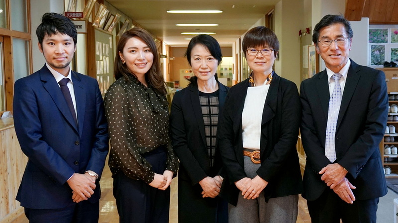 右から、帝塚山小学校 池田校長、佐藤先生、津田先生、CA Tech Kids 土岐氏、上野社長